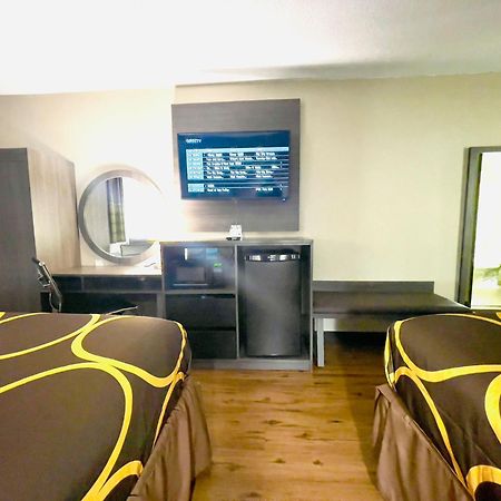 Super 8 By Wyndham Ithaca Hotel Luaran gambar