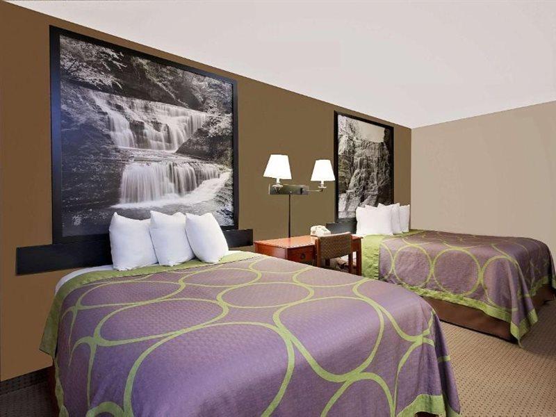 Super 8 By Wyndham Ithaca Hotel Luaran gambar
