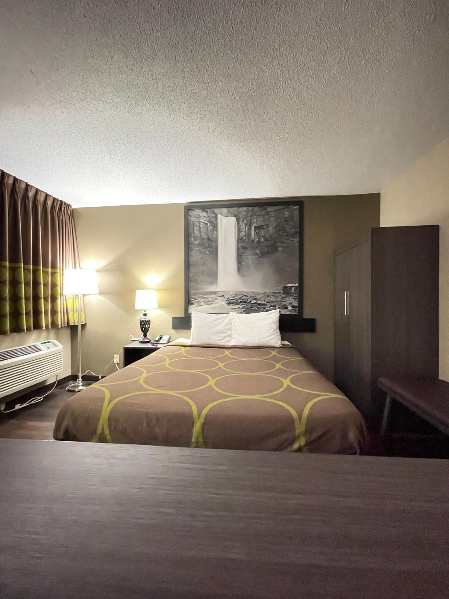 Super 8 By Wyndham Ithaca Hotel Luaran gambar
