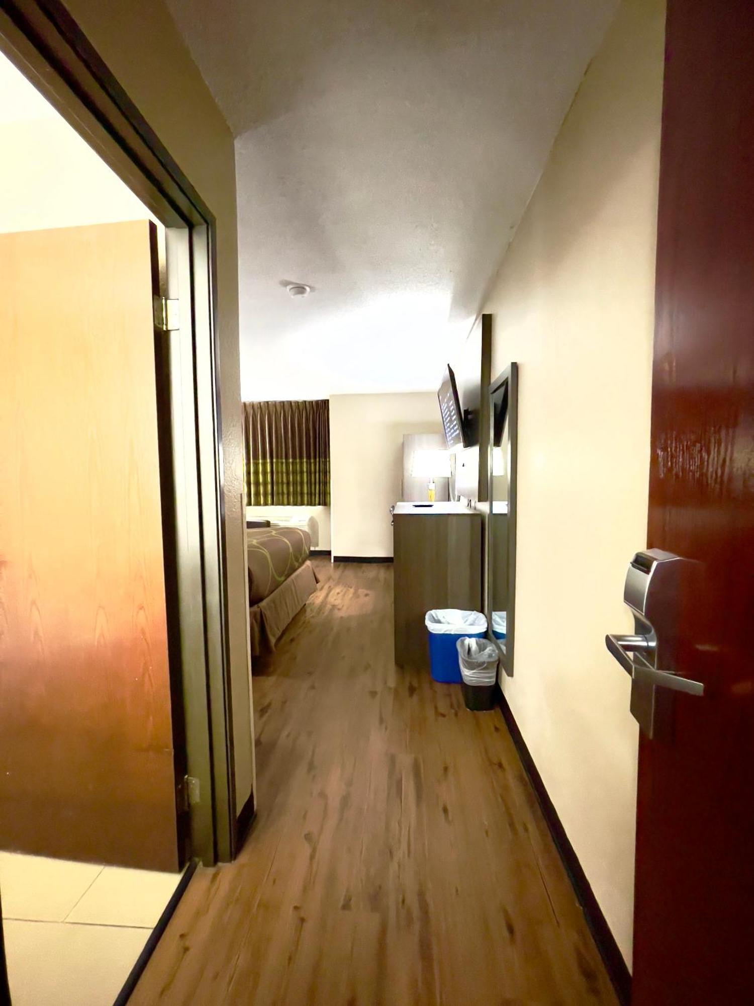 Super 8 By Wyndham Ithaca Hotel Luaran gambar