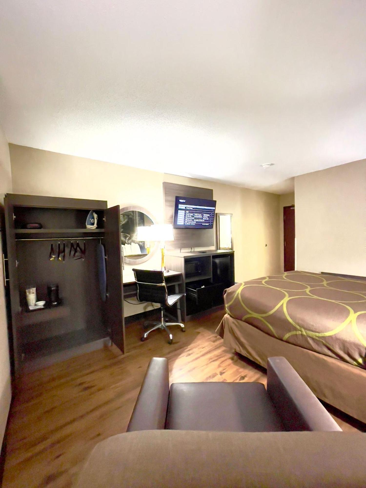 Super 8 By Wyndham Ithaca Hotel Luaran gambar