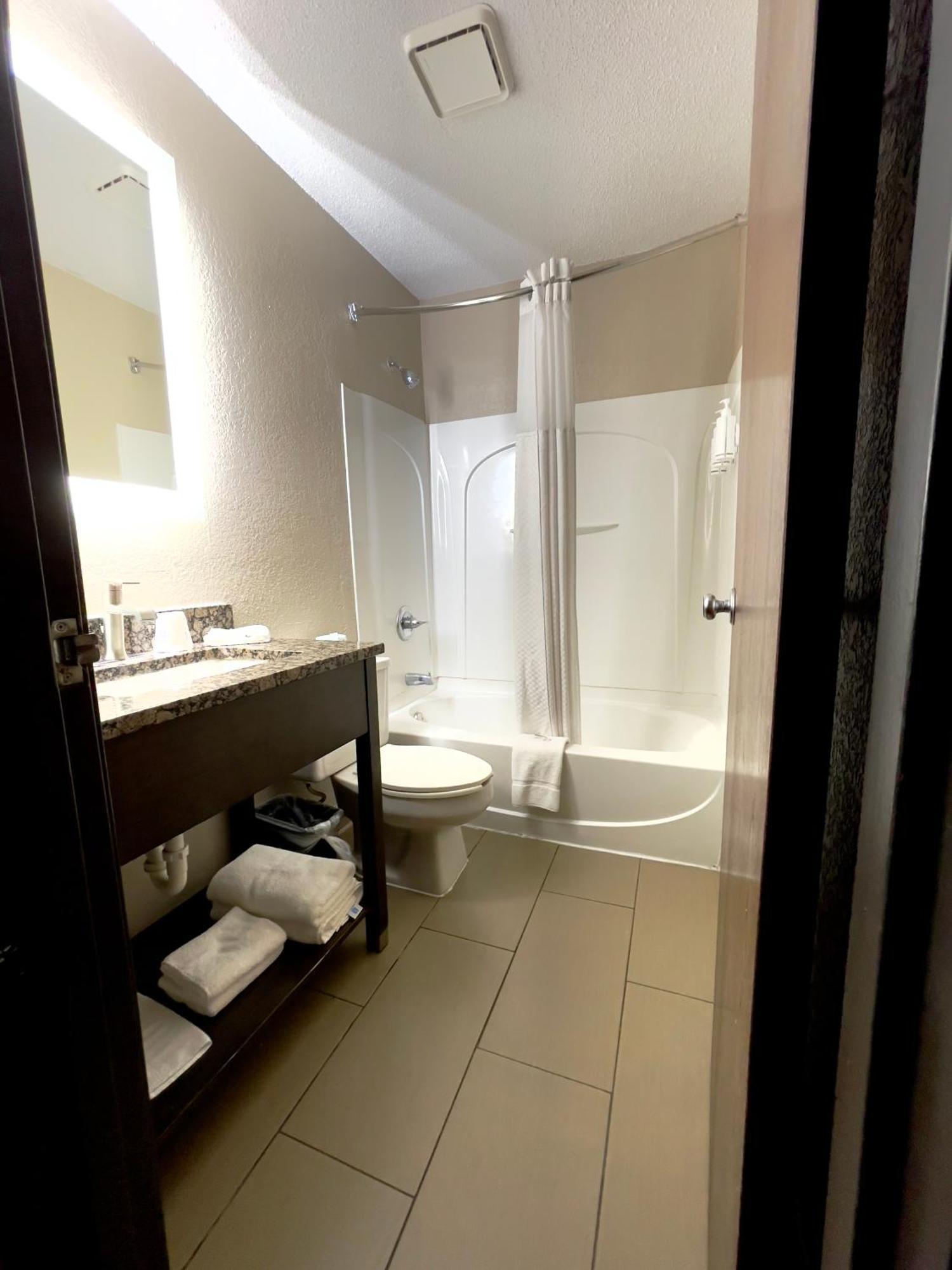 Super 8 By Wyndham Ithaca Hotel Luaran gambar