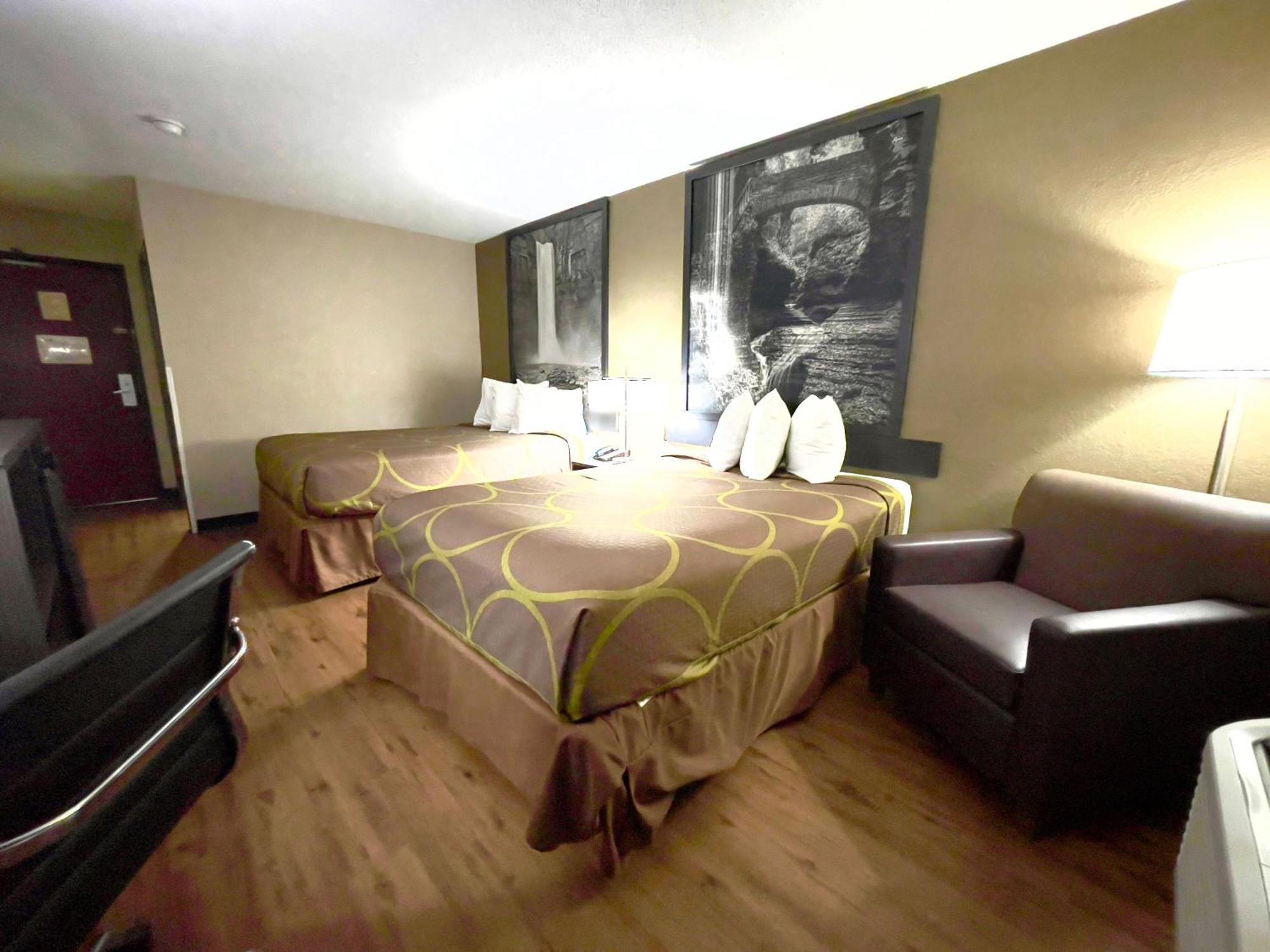 Super 8 By Wyndham Ithaca Hotel Luaran gambar