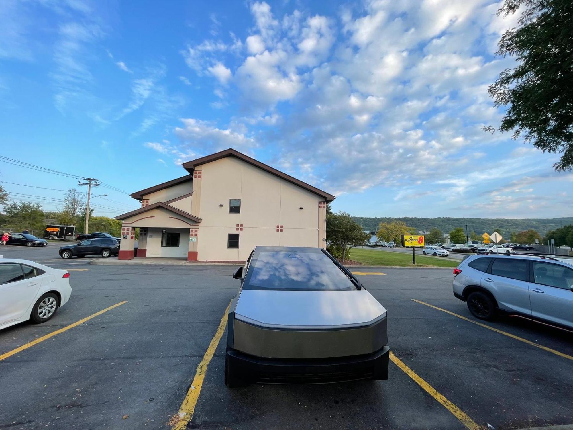 Super 8 By Wyndham Ithaca Hotel Luaran gambar