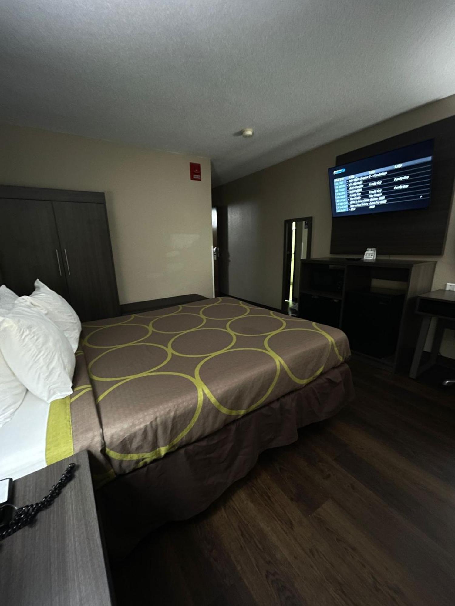Super 8 By Wyndham Ithaca Hotel Luaran gambar