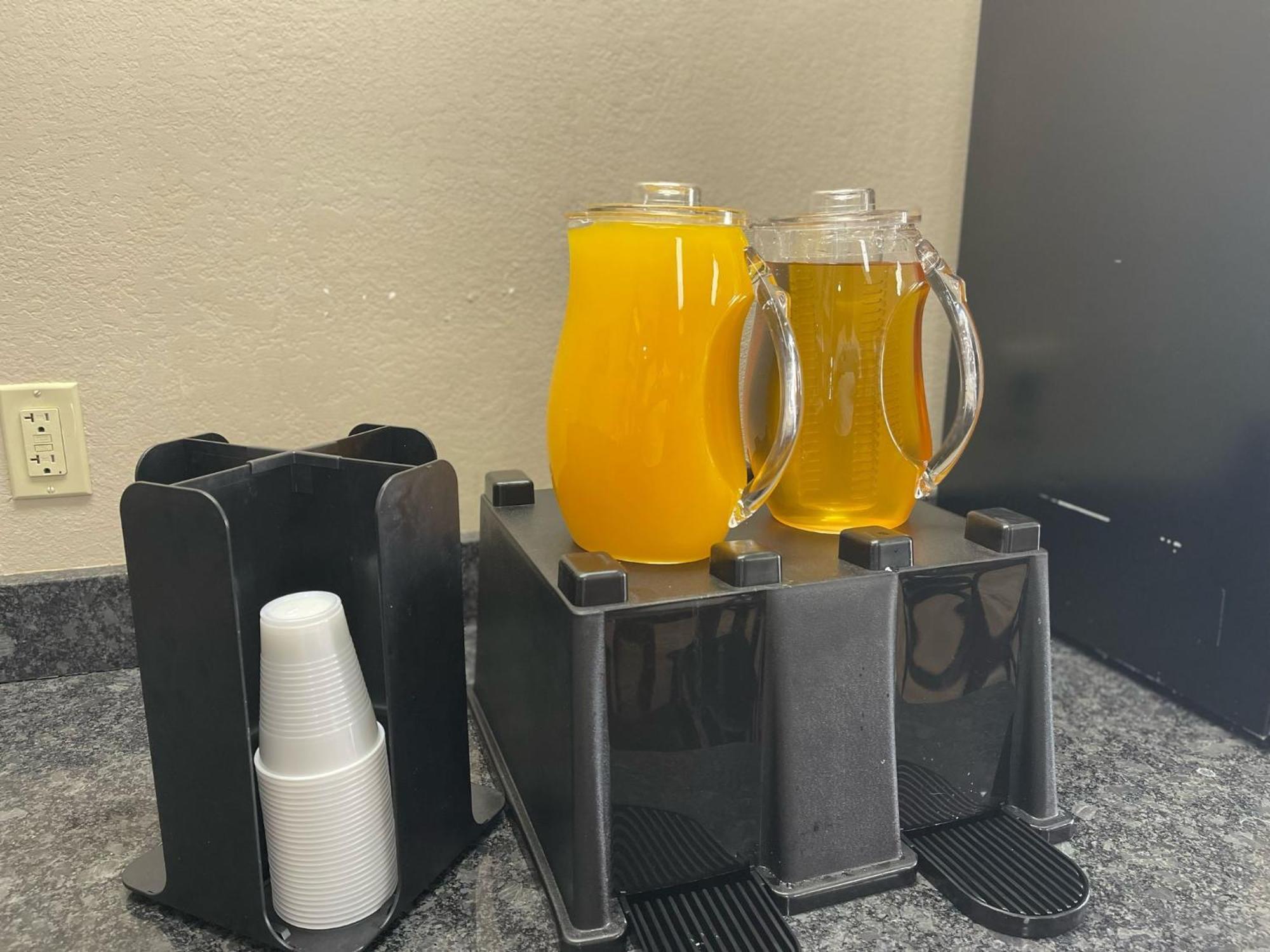 Super 8 By Wyndham Ithaca Hotel Luaran gambar