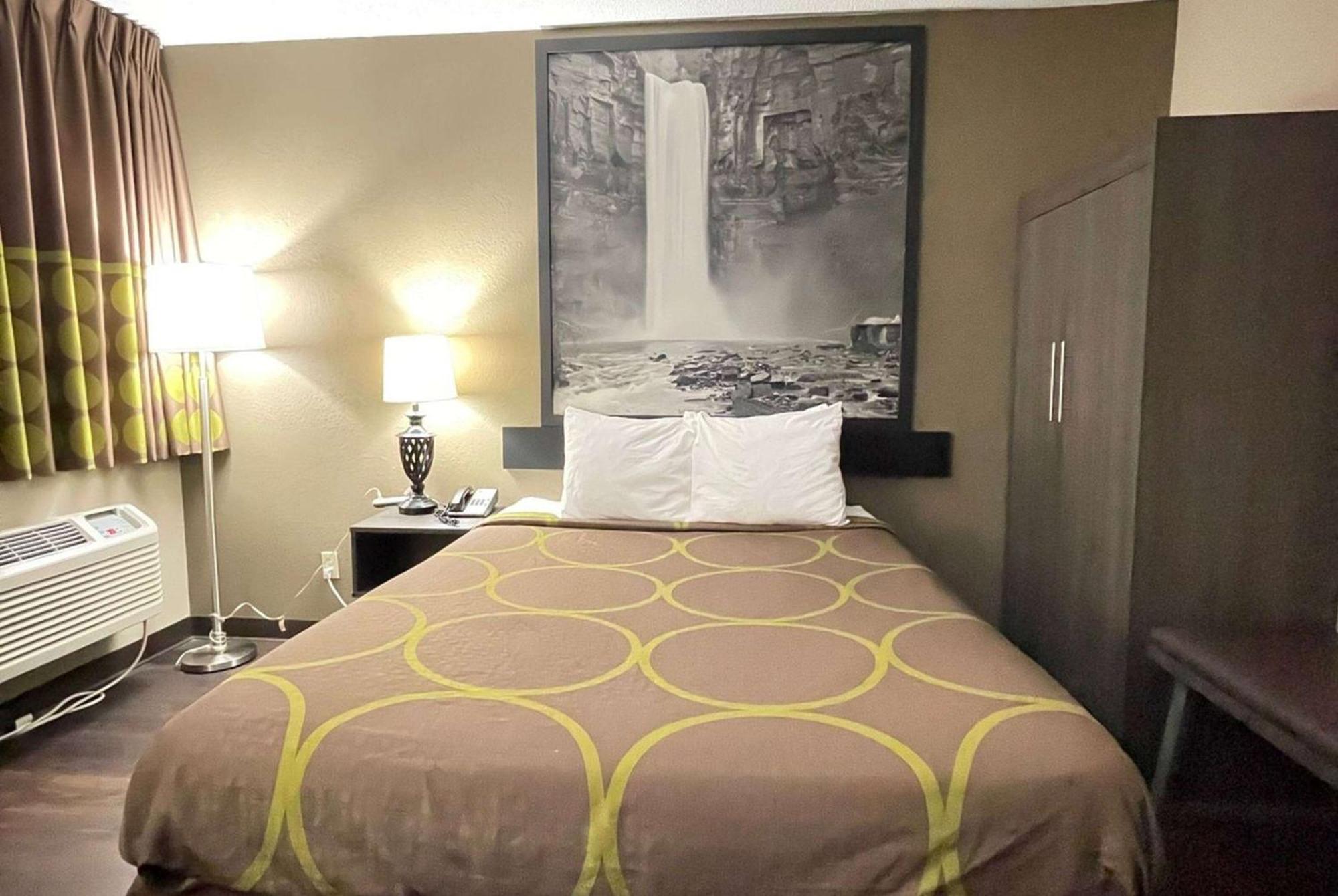 Super 8 By Wyndham Ithaca Hotel Luaran gambar