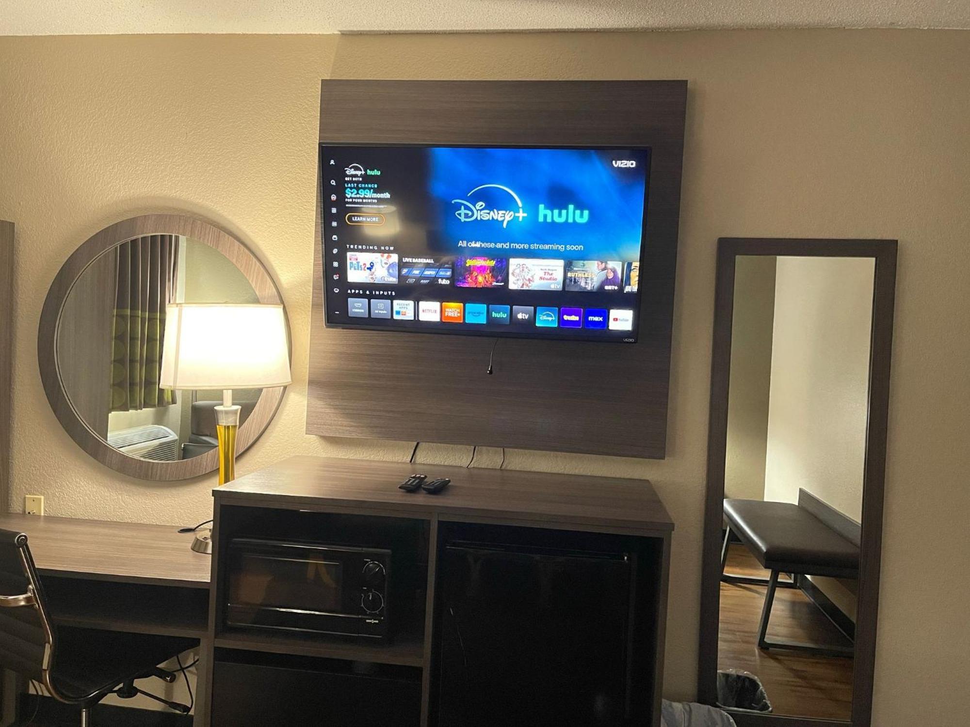 Super 8 By Wyndham Ithaca Hotel Luaran gambar