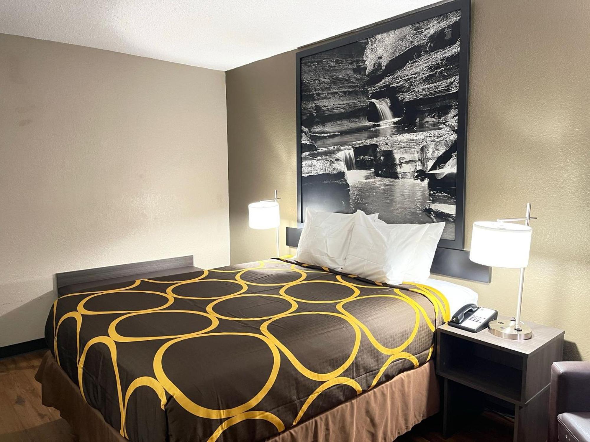 Super 8 By Wyndham Ithaca Hotel Luaran gambar