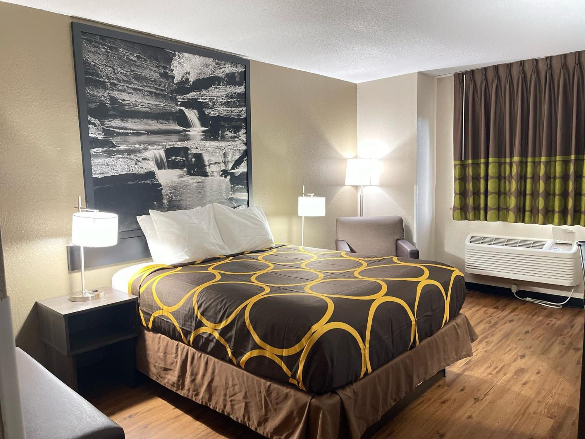 Super 8 By Wyndham Ithaca Hotel Luaran gambar
