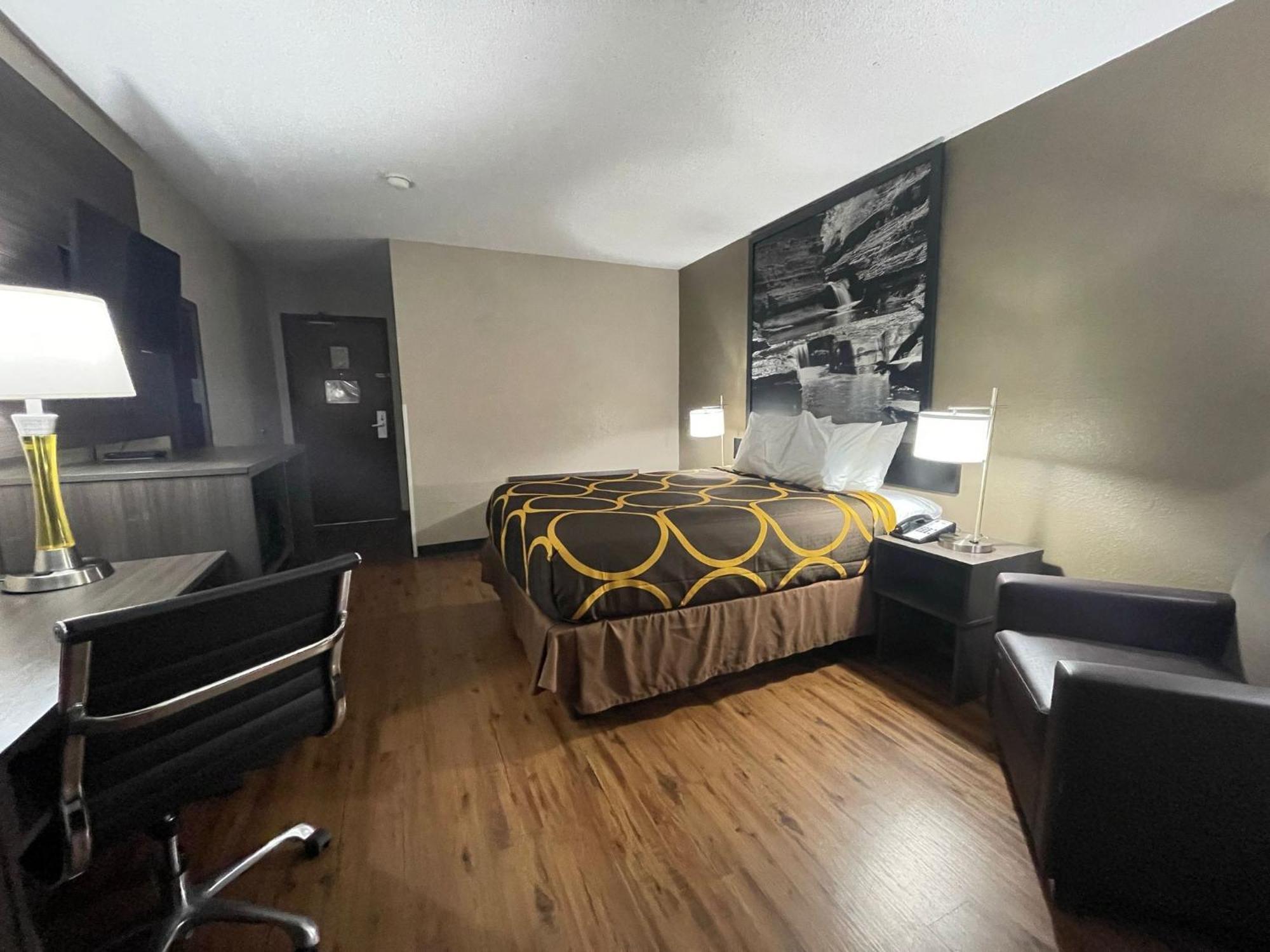 Super 8 By Wyndham Ithaca Hotel Luaran gambar