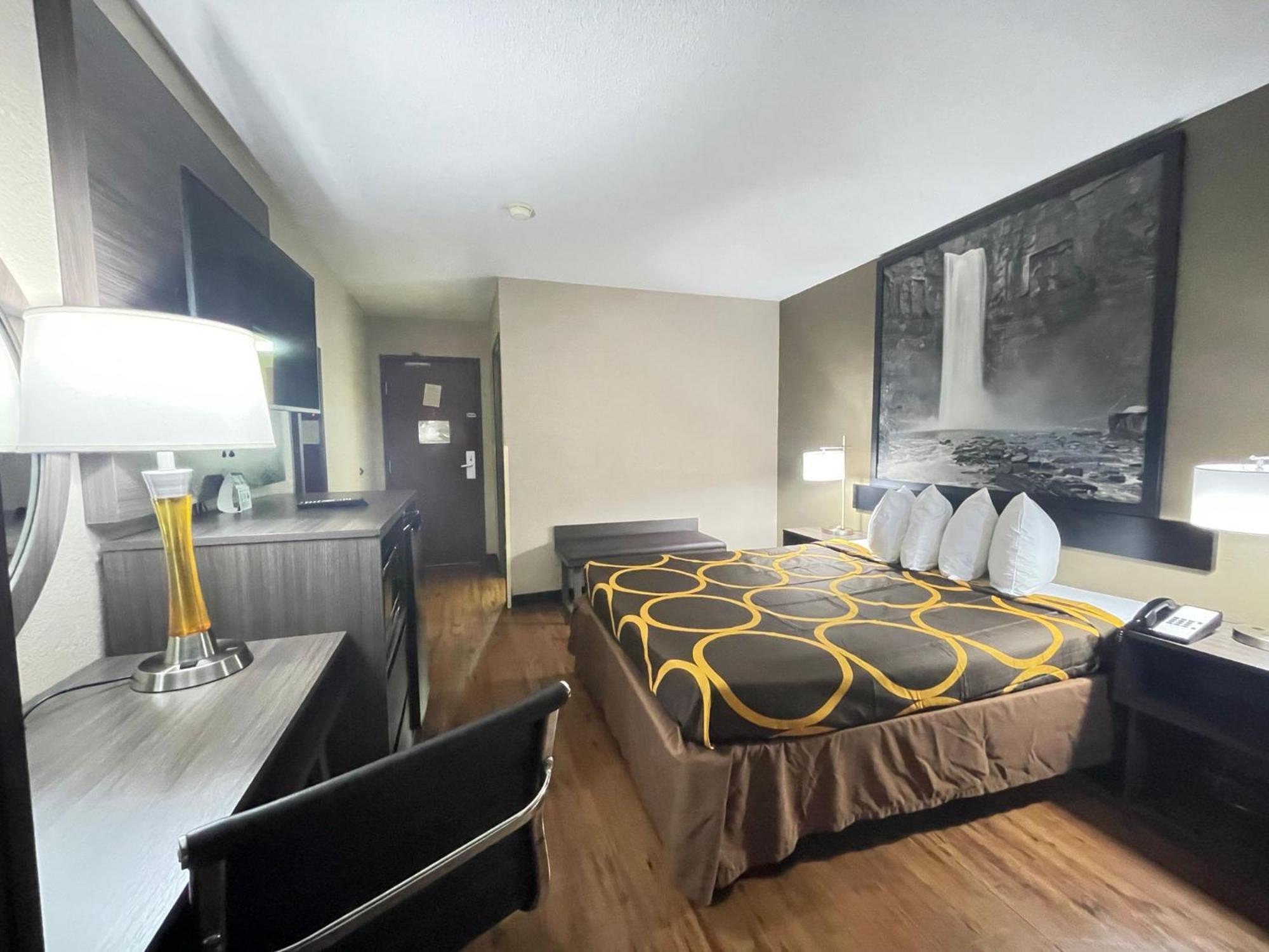 Super 8 By Wyndham Ithaca Hotel Luaran gambar