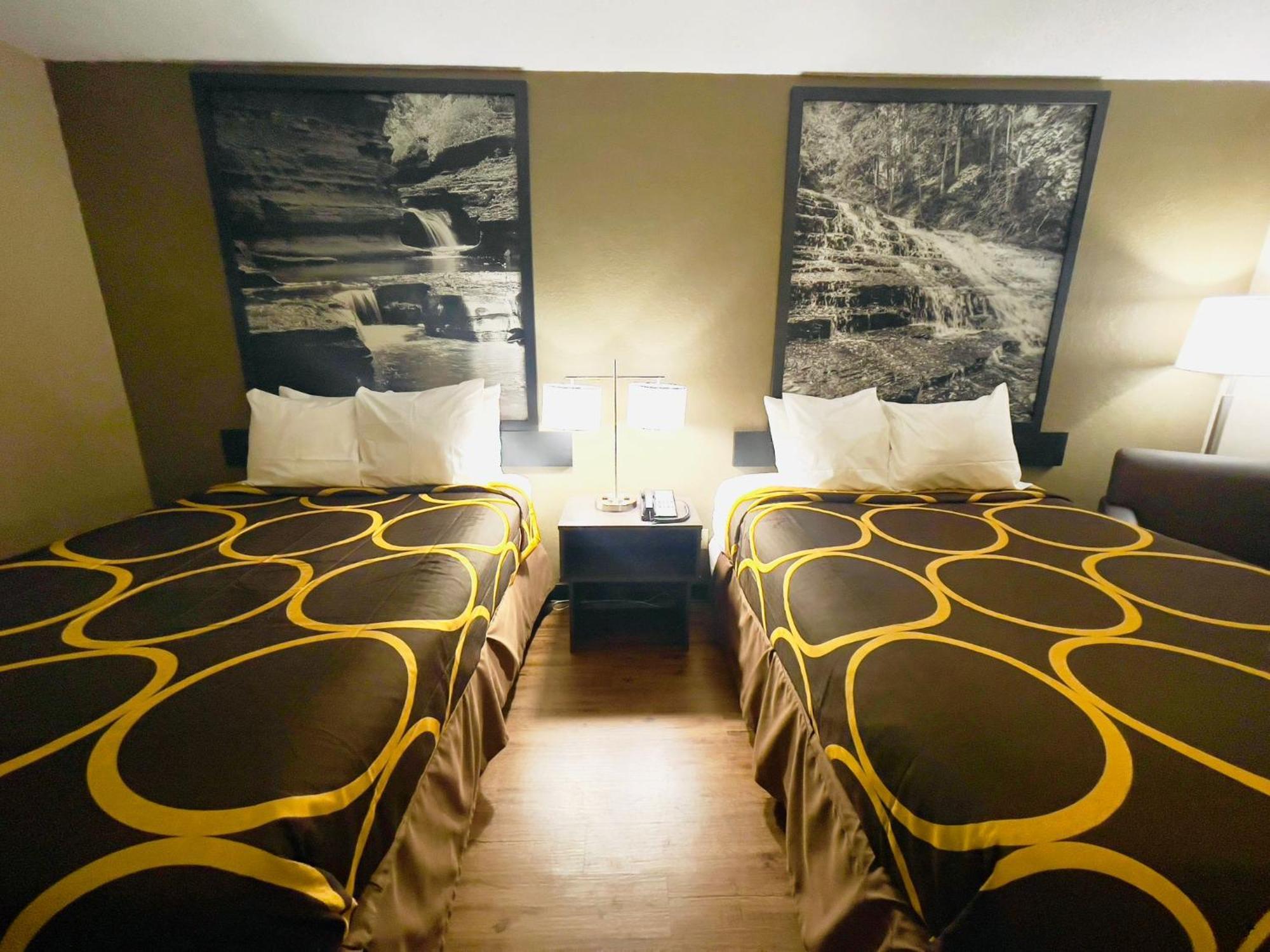 Super 8 By Wyndham Ithaca Hotel Luaran gambar