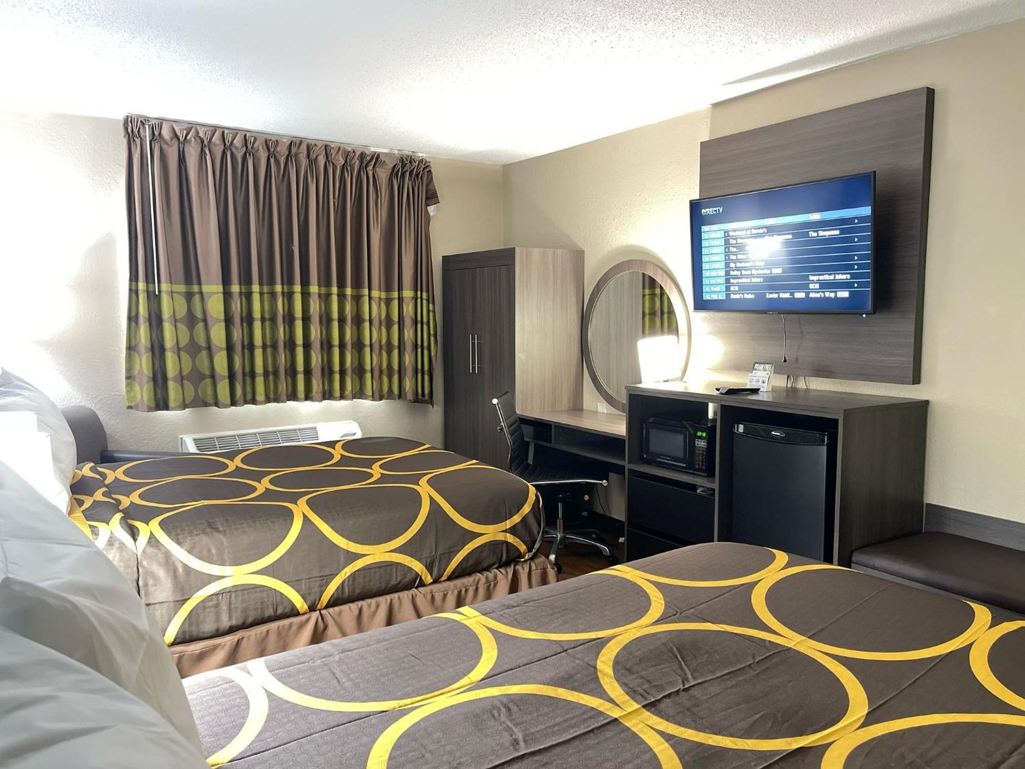Super 8 By Wyndham Ithaca Hotel Luaran gambar