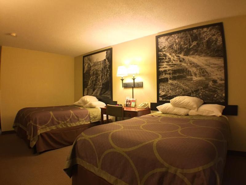 Super 8 By Wyndham Ithaca Hotel Luaran gambar